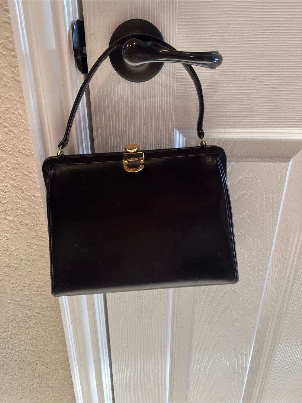 Vtg 50s 60s Black Structured Top Handle Bag Gold Clasp Rockabilly MadMen Classic